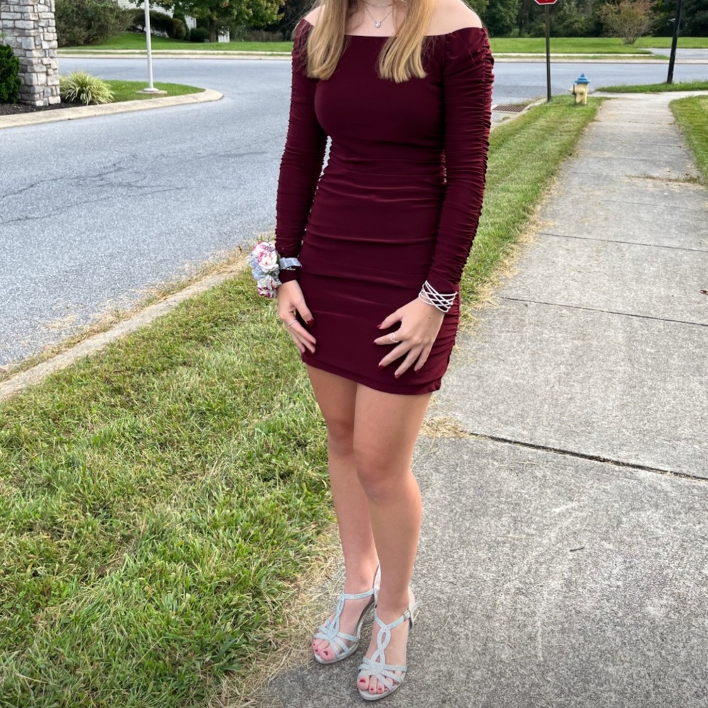 Beautiful Maroon Long Sleeved Homecoming Dress Size 3/4